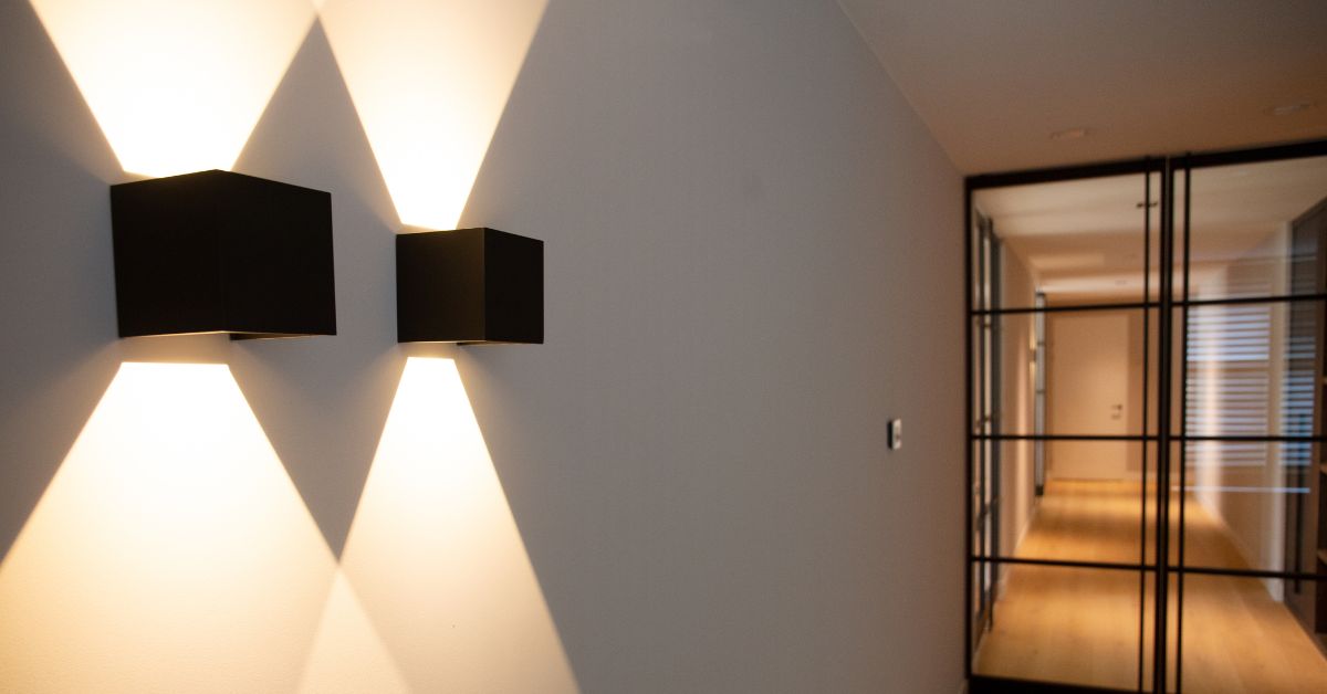 De wandlamp kubus in de spotlight